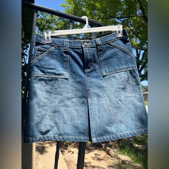 Abercrombie and Fitch Quality Smooth Denim Skirt, Size 4 - Picture 3 of 9